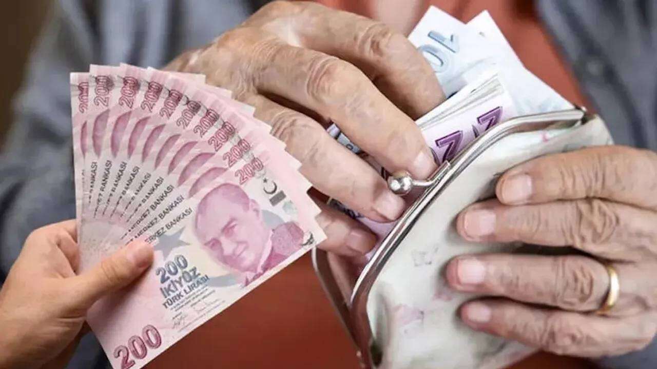 EYT'yi 1 günle kaçıranlara müjde: Bakanlık ile görüşüldü, kademeli emekliliğin Meclis'e geleceği tarihi duyurdu! 4